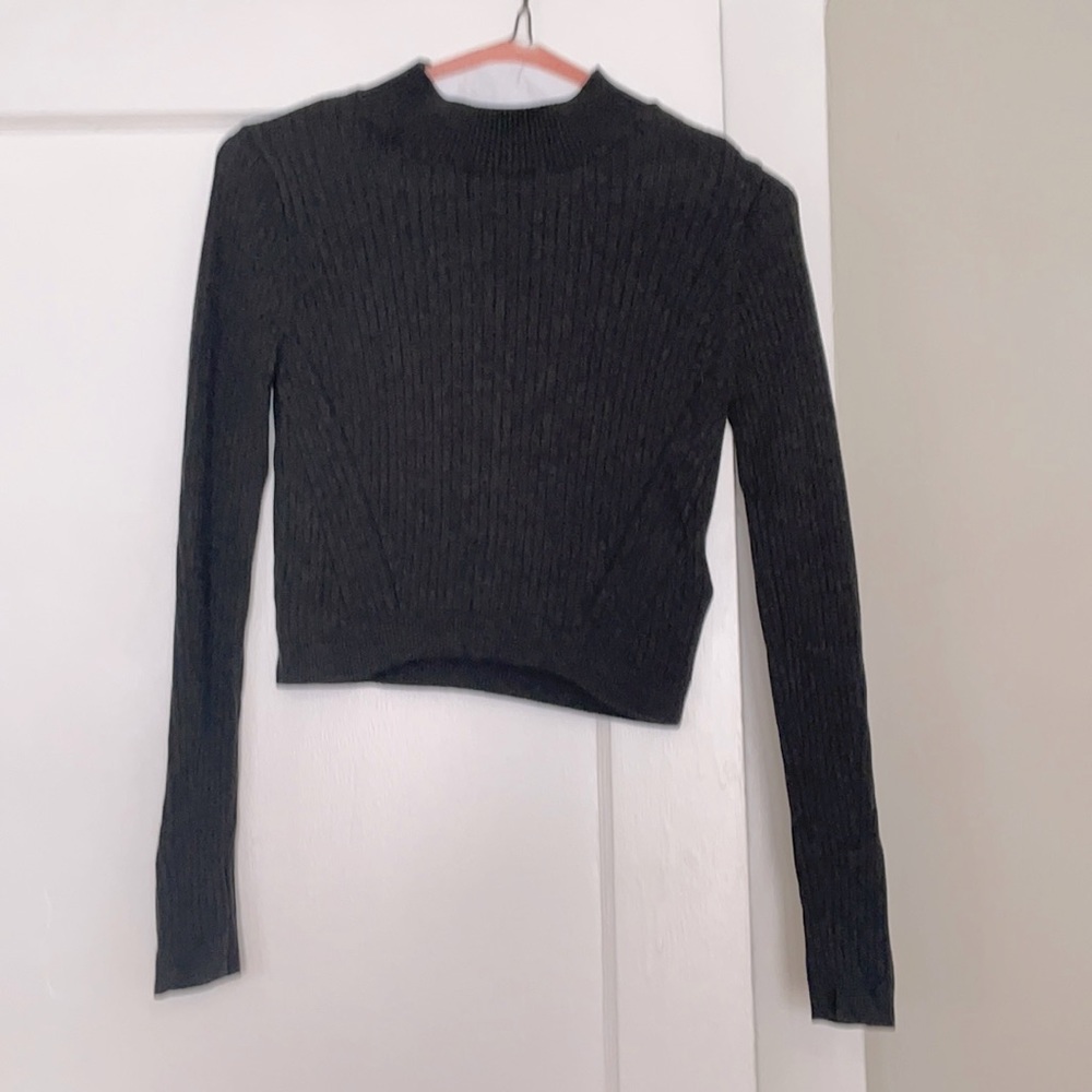 Cropped grey sweater